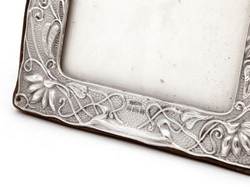 ART NOUVEAU STYLE SILVER PHOTO OR PICTURE FRAME WITH STYLISED FLOWER RELIEFS - ADDITIONAL PHOTO 4