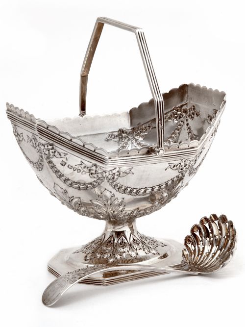 BOXED VICTORIAN SILVER SUGAR BASKET WITH MATCHING SIFTER SPOON - ADDITIONAL PHOTO 1