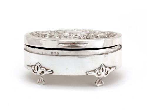 OVAL EDWARDIAN SILVER JEWELLERY BOX WITH A HINGED LID DECORATED WITH SCROLLS AND FLOWERS - ADDITIONAL PHOTO 2