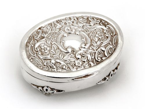 OVAL EDWARDIAN SILVER JEWELLERY BOX WITH A HINGED LID DECORATED WITH SCROLLS AND FLOWERS - ADDITIONAL PHOTO 3