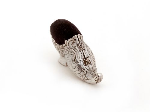 EDWARDIAN SHOE SHAPED PIN CUSHION DUTCH IMPORT TO ENGLAND CHESTER HALLMARK - ADDITIONAL PHOTO 2