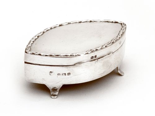edwardian oval silver jewellery box with a hinged lid and applied cast decorative border - CATEGORY: ANTIQUE SILVER - DATED 1900
