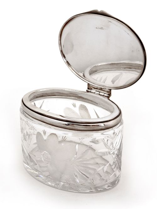 OVAL GLASS AND SILVER PLATED BOX WITH A PLAIN LID AND CUT GLASS DESIGN OF LEAVES AND AN ENGRAVED FLOWER - ADDITIONAL PHOTO 1