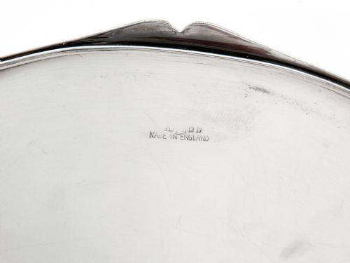 OVAL GLASS AND SILVER PLATED BOX WITH A PLAIN LID AND CUT GLASS DESIGN OF LEAVES AND AN ENGRAVED FLOWER - ADDITIONAL PHOTO 2