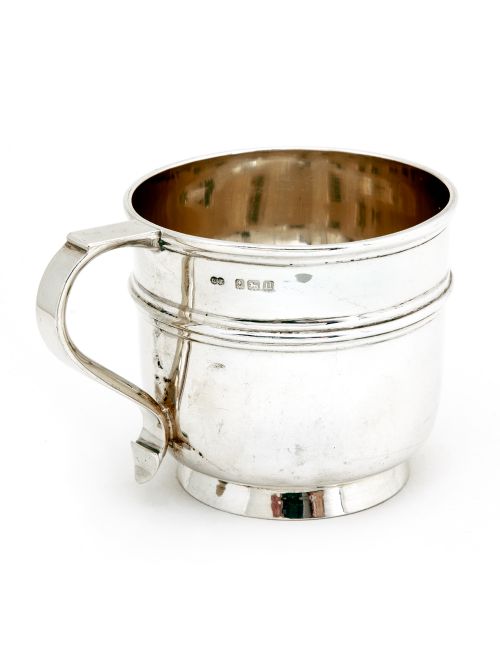 PLAIN SILVER CHILDS MUG WITH APPLIED MID BAND AND SCROLL HANDLE - ADDITIONAL PHOTO 3