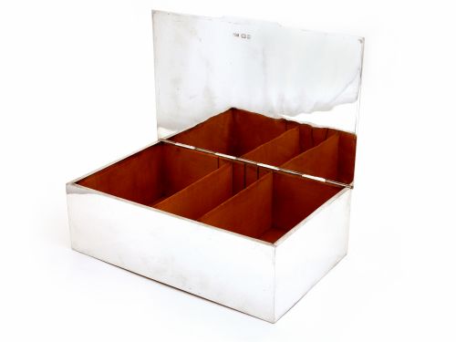 SUBSTANTIAL SILVER CIGAR OR CIGARETTE TABLE BOX - ADDITIONAL PHOTO 1