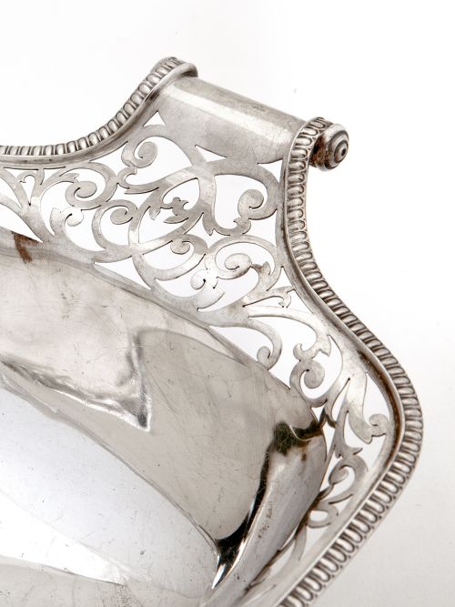 EDWARDIAN RECTANGULAR SILVER DISH OR BASKET WITH TWO SCROLL HANDLES - ADDITIONAL PHOTO 2