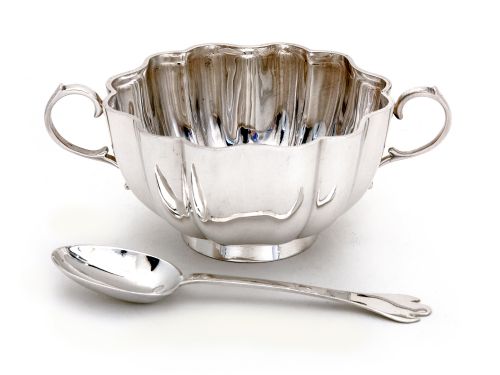 BOXED SILVER BOWL WITH TWO HANDLES AND A MATCHING TREFID STYLE SPOON - ADDITIONAL PHOTO 1