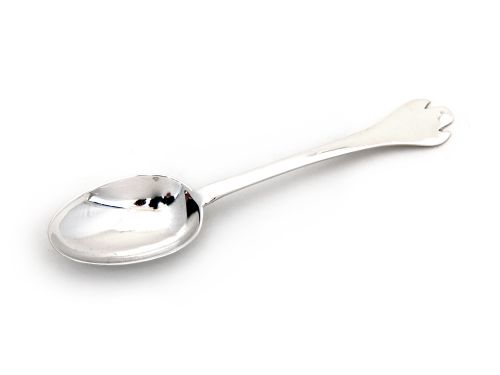 BOXED SILVER BOWL WITH TWO HANDLES AND A MATCHING TREFID STYLE SPOON - ADDITIONAL PHOTO 2