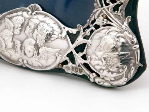 WILLIAM COMYNS SILVER PICTURE PHOTO FRAME WITH A CAST BORDER DECORATED WITH REYNOLDS ANGELS - ADDITIONAL PHOTO 3