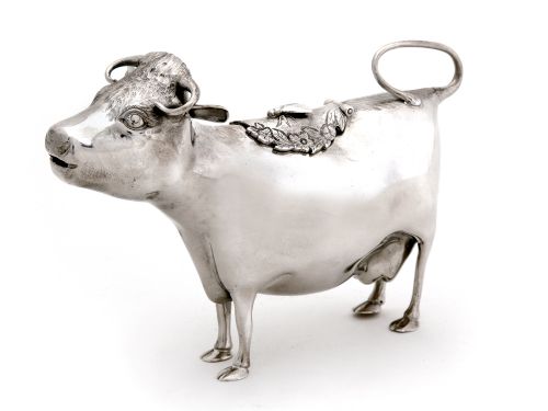 very good quality silver cow creamer - CATEGORY: ANTIQUE SILVER - DATED 1960