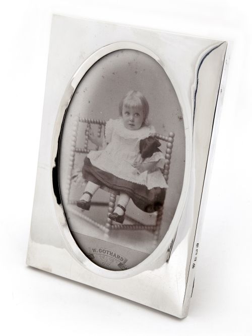 plain silver antique photo or picture frame with an oval shaped window - CATEGORY: ANTIQUE SILVER - DATED 1920