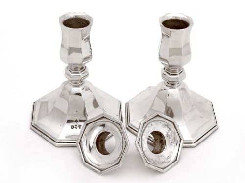 PAIR OF VICTORIAN SILVER DWARF CANDLE STICKS WITH PLAIN EIGHT SIDED PANELLED BASE AND CAPITALS - ADDITIONAL PHOTO 1