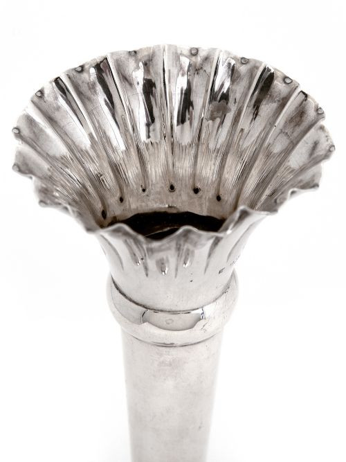 GOOD QUALITY PAIR OF TRUMPET SHAPED SILVER VASES WITH FLUTED RIMS AND PLAIN BODIES - ADDITIONAL PHOTO 1