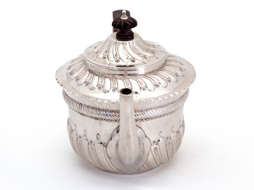 VICTORIAN SILVER BATCHELOR TEA POT WITH A WOODEN HANDLE CHASED FLUTED BODY AND HINGED SPIRAL FLUTED LID - ADDITIONAL PHOTO 2