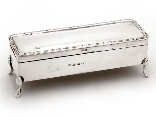 edwardian silver jewellery box with a plain body a plain hinged lid and reed and leaf border - CATEGORY: ANTIQUE SILVER - DATED 1900