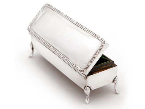 EDWARDIAN SILVER JEWELLERY BOX WITH A PLAIN BODY A PLAIN HINGED LID AND REED AND LEAF BORDER - ADDITIONAL PHOTO 2