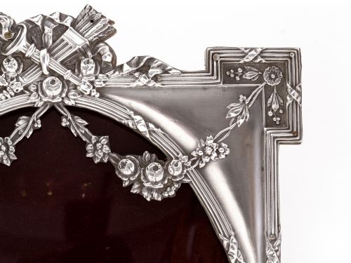 IMPRESSIVE NEOCLASSICAL EDWARDIAN SILVER PICTURE FRAME WITH REPOUSSE GARLAND AND STYLISED FLORAL DECORATION - ADDITIONAL PHOTO 2