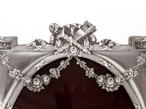 IMPRESSIVE NEOCLASSICAL EDWARDIAN SILVER PICTURE FRAME WITH REPOUSSE GARLAND AND STYLISED FLORAL DECORATION - ADDITIONAL PHOTO 3
