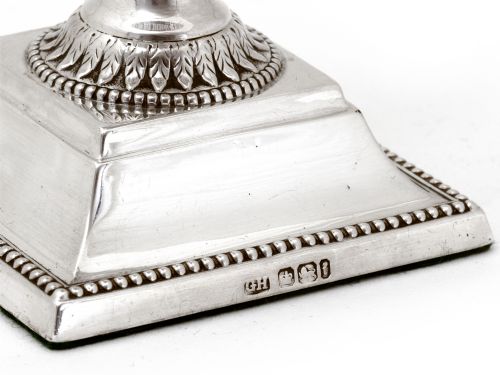PAIR OF EDWARDIAN SILVER DWARF CANDLESTICKS WITH GARLAND AND FLUTED CAPITALS LEADING TO CIRCULAR ACANTHUS STYLE COLLAR - ADDITIONAL PHOTO 4