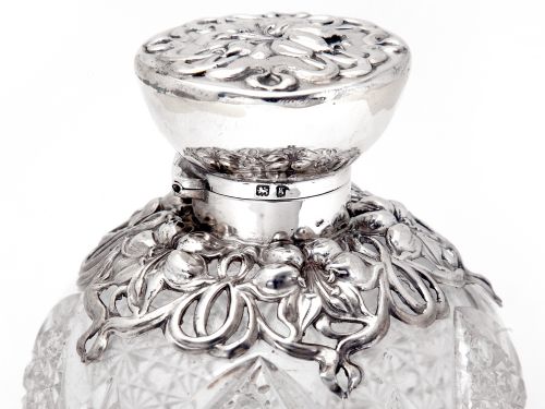 EDWARDIAN SILVER CUT GLASS PERFUME BOTTLE IN AN ART NOUVEAU STYLE WITH SILVER FLORAL SHOULDERS - ADDITIONAL PHOTO 3