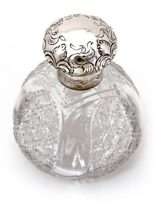 LARGE LATE VICTORIAN SILVER TOPPED PERFUME BOTTLE WITH A HINGED REPOUSSE FLORAL SCROLL DECORATED LID - ADDITIONAL PHOTO 2