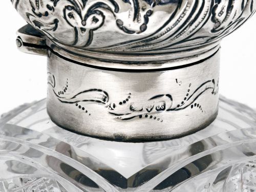 LARGE LATE VICTORIAN SILVER TOPPED PERFUME BOTTLE WITH A HINGED REPOUSSE FLORAL SCROLL DECORATED LID - ADDITIONAL PHOTO 3