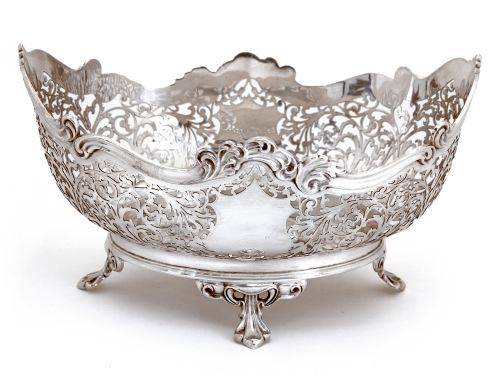 oval silver bowl with a shaped floral scalloped border and pierced body - CATEGORY: ANTIQUE SILVER - DATED 1920
