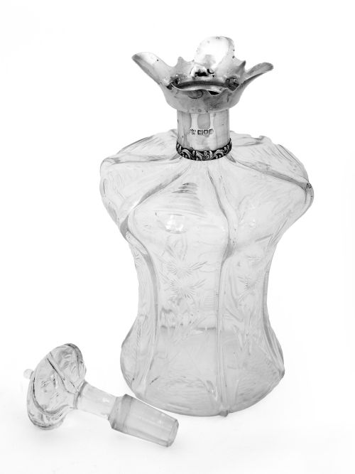 EDWARDIAN SILVER AND CUT GLASS DECANTER WITH A FOUR WAY SILVER POURING SPOUT - ADDITIONAL PHOTO 1