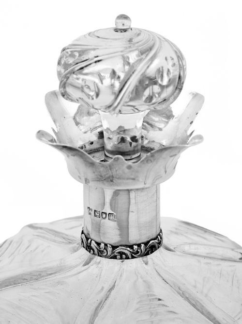 EDWARDIAN SILVER AND CUT GLASS DECANTER WITH A FOUR WAY SILVER POURING SPOUT - ADDITIONAL PHOTO 2