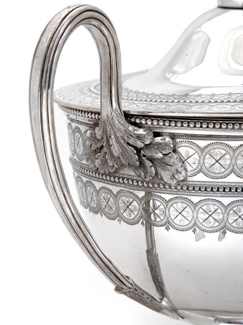 IMPRESSIVE LARGE VICTORIAN SILVER PLATED TUREEN - ADDITIONAL PHOTO 3