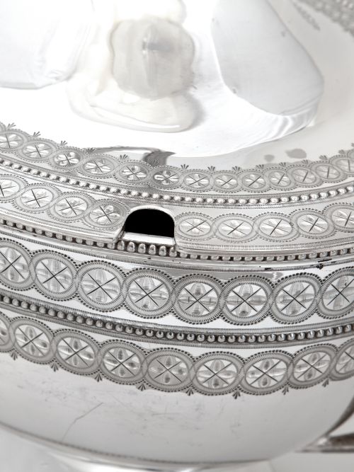 IMPRESSIVE LARGE VICTORIAN SILVER PLATED TUREEN - ADDITIONAL PHOTO 4