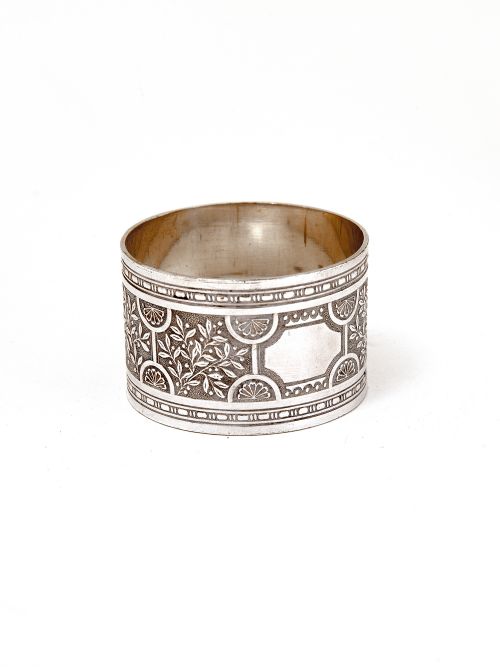 BOXED SET OF SIX LATE VICTORIAN ENGLISH SILVER PLATED NAPKIN RINGS - ADDITIONAL PHOTO 2