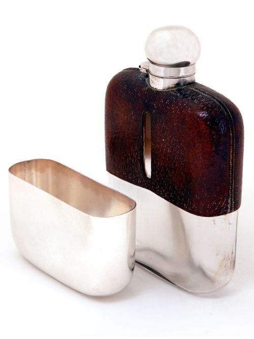 LARGE EDWARDIAN SILVER PLATE AND LEATHER HIP FLASK - ADDITIONAL PHOTO 2