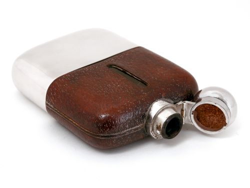 LARGE EDWARDIAN SILVER PLATE AND LEATHER HIP FLASK - ADDITIONAL PHOTO 3