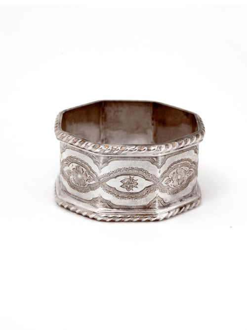 BOXED SET OF SIX LATE VICTORIAN SILVER PLATED OCTAGONAL NAPKIN RINGS - ADDITIONAL PHOTO 3