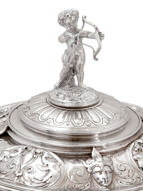 ELKINGTON CO SILVER PLATED BARREL DECORATED WITH CHERUBS AND A CUPID FINIA - ADDITIONAL PHOTO 2