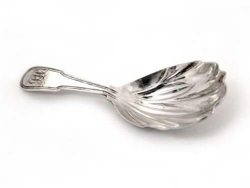 GEORGIAN SILVER TEA CADDY SPOON WITH A SCALLOPED SHAPED BOWL - ADDITIONAL PHOTO 1