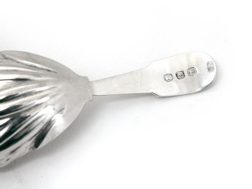 GEORGIAN SILVER TEA CADDY SPOON WITH A SCALLOPED SHAPED BOWL - ADDITIONAL PHOTO 2