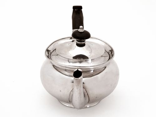 PLAIN SILVER EDWARDIAN BACHELOR SIZED TEA POT - ADDITIONAL PHOTO 1