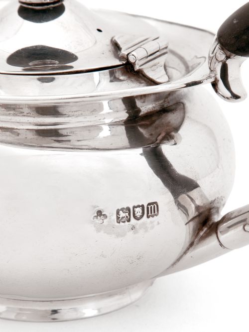 PLAIN SILVER EDWARDIAN BACHELOR SIZED TEA POT - ADDITIONAL PHOTO 2
