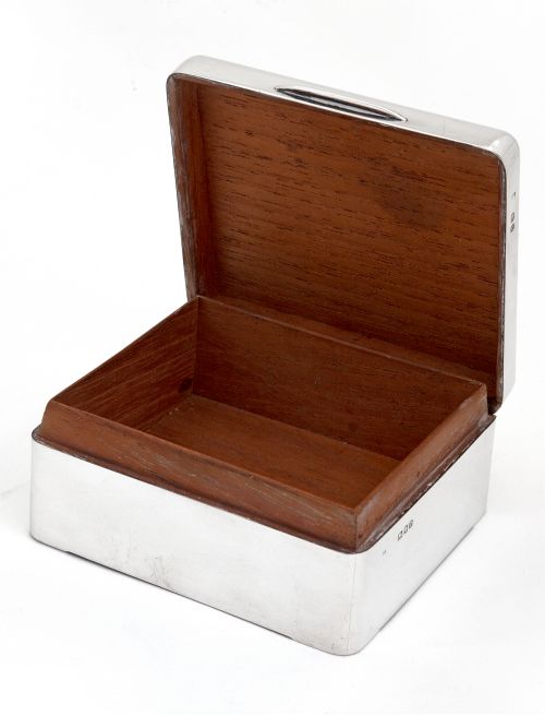 CEDAR LINED COMPLETELY PLAIN SILVER HINGED LIDDED BOX - ADDITIONAL PHOTO 1