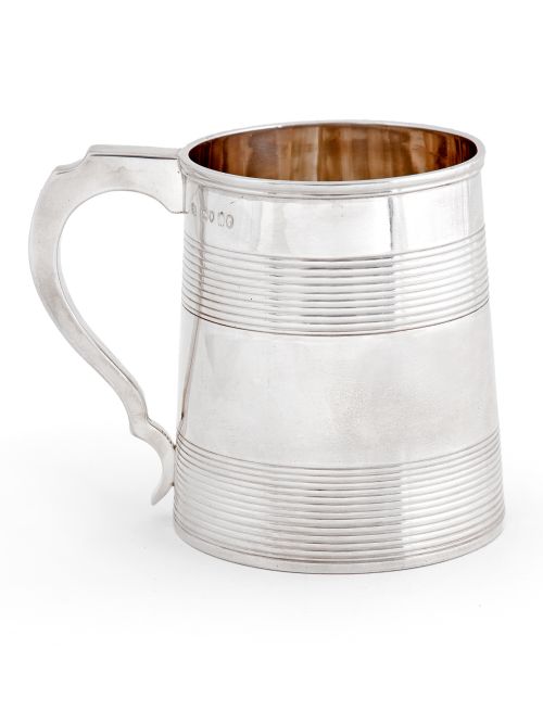victorian silver pint mug with an engraved lion family crest - CATEGORY: ANTIQUE SILVER - DATED 1860