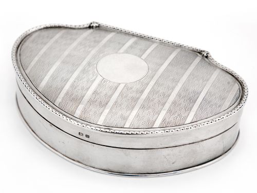 edwardian silver jewellery or trinket box with a striped leaf pattern on the hinged lid - CATEGORY: ANTIQUE SILVER - DATED 1910