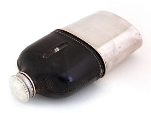 VICTORIAN SILVER AND BLACK LEATHER BOUND HIP FLASK WITH A GILT LINED CUP - ADDITIONAL PHOTO 3