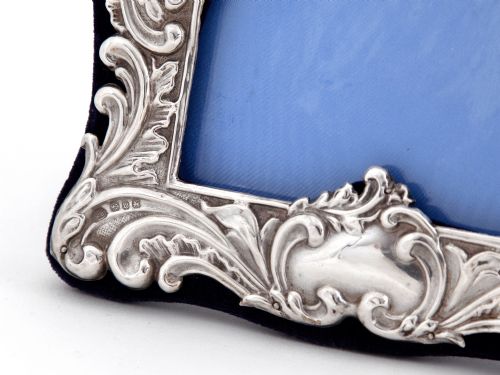 ANTIQUE SILVER PHOTO OR PICTURE FRAME WITH A FLORAL SCROLL DECORATION - ADDITIONAL PHOTO 3