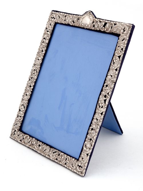 antique chester silver photo frame with thistles roses and clover leaves - CATEGORY: ANTIQUE SILVER - DATED 1900