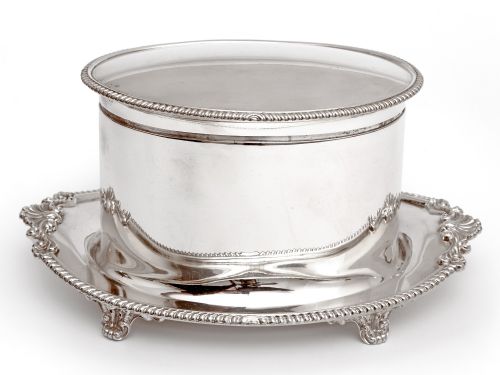 georgian style mappin webb silver plated oval box with a hinged domed lid - CATEGORY: ANTIQUE SILVER - DATED 1900