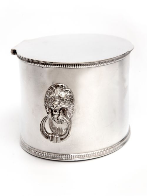 COOPER BROTHERS OVAL SILVER PLATED BISCUIT OR TRINKET BOX WITH LION AND LOOP HANDLES - ADDITIONAL PHOTO 2