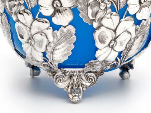 SILVER PLATED SUGAR BASKET PIERCED AND EMBOSSED FLORAL DECORATION BODY AND OPELINE LINER - ADDITIONAL PHOTO 4